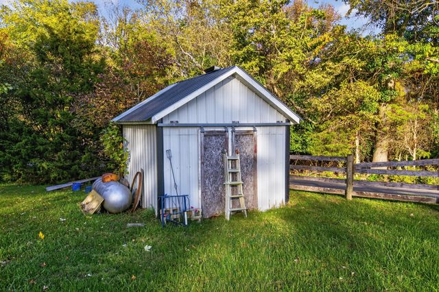 445 Ashley Camp Road, Harrodsburg, KY 40330