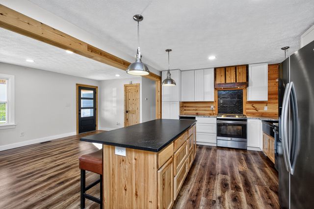 445 Ashley Camp Road, Harrodsburg, KY 40330