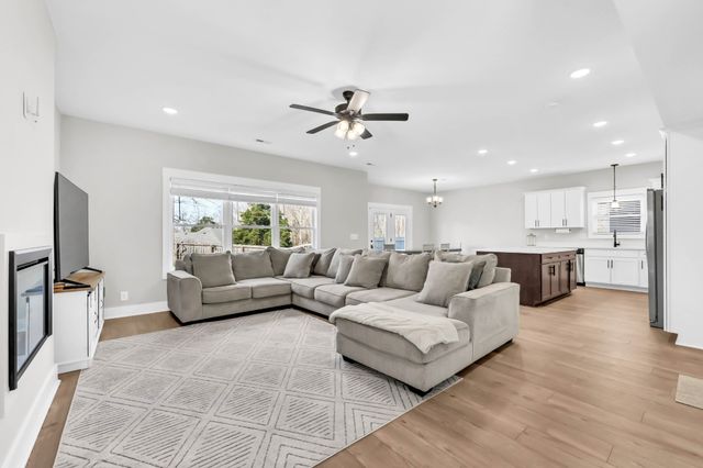 2517 Ashland City Rd, Clarksville, TN 37043