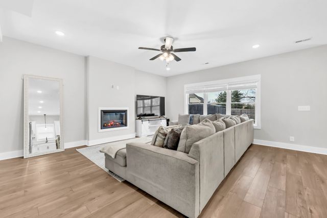 2517 Ashland City Rd, Clarksville, TN 37043