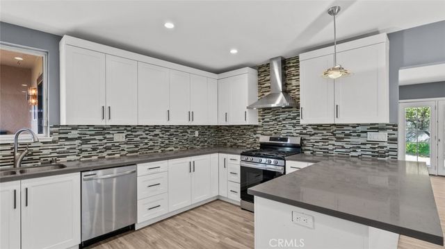 9540 Debra Avenue, North Hills, CA 91343