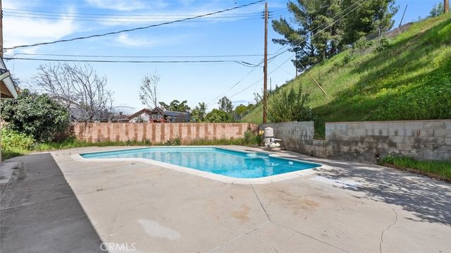 9540 Debra Avenue, North Hills, CA 91343