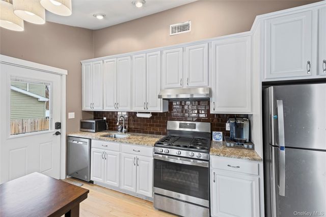 432 Bohemia Parkway, Sayville, NY 11782