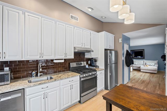 432 Bohemia Parkway, Sayville, NY 11782