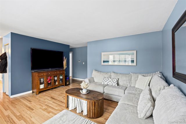 432 Bohemia Parkway, Sayville, NY 11782