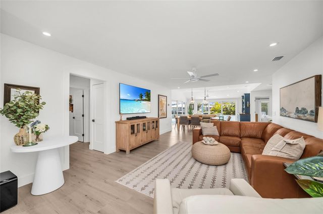 501 68TH STREET, Holmes Beach, FL 34217