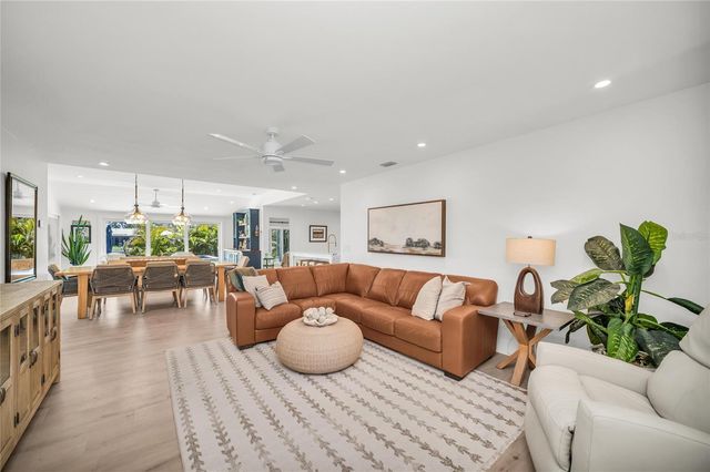 501 68TH STREET, Holmes Beach, FL 34217
