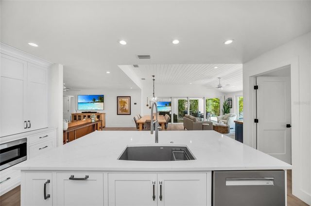 501 68TH STREET, Holmes Beach, FL 34217
