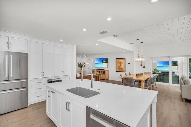 501 68TH STREET, Holmes Beach, FL 34217