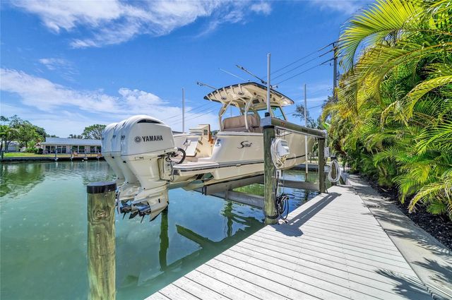 501 68TH STREET, Holmes Beach, FL 34217