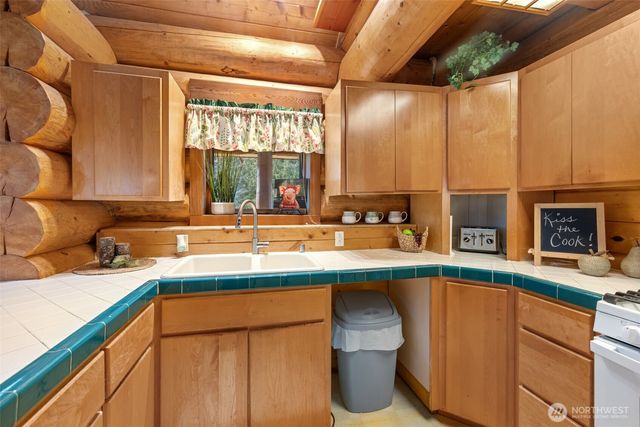 1422 Grauel Ramapo Road, Port Angeles, WA 98363