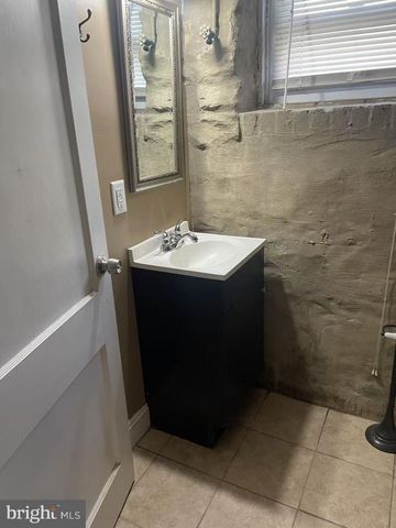 901 LEEDS AVE, Baltimore, MD 21229