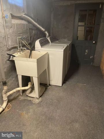 901 LEEDS AVE, Baltimore, MD 21229