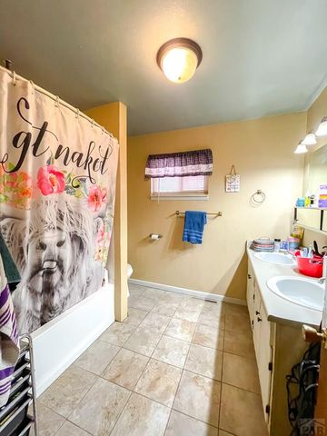 28235 Manor Dr, Rocky Ford, CO 81067