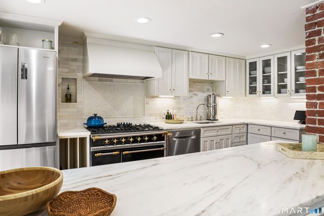 39 Park Place 39, New Canaan, CT 06840