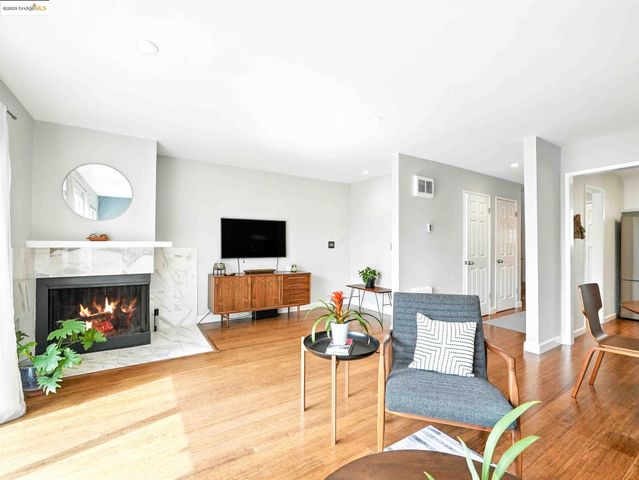 2106 Otis Dr F, Alameda, CA 94501