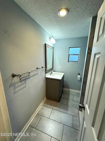 1136 KNOLL Drive W, Jacksonville, FL 32221