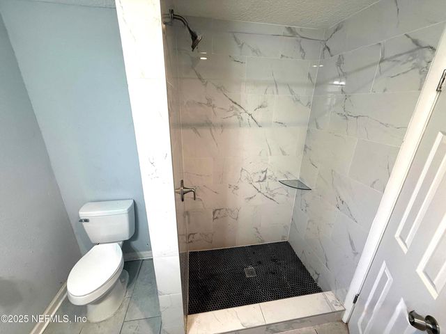 1136 KNOLL Drive W, Jacksonville, FL 32221
