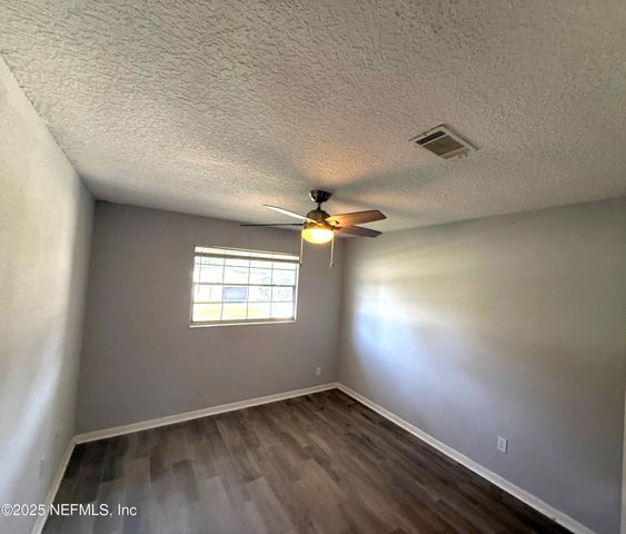 1136 KNOLL Drive W, Jacksonville, FL 32221