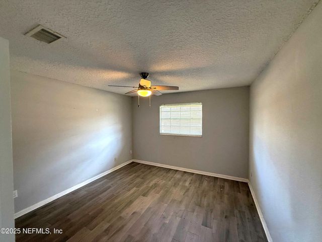 1136 KNOLL Drive W, Jacksonville, FL 32221