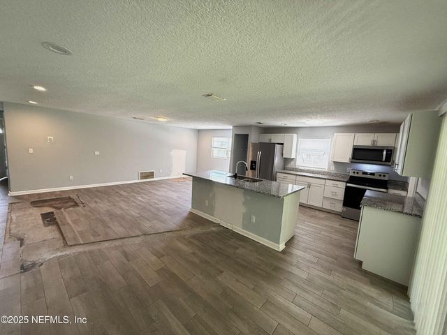 1136 KNOLL Drive W, Jacksonville, FL 32221
