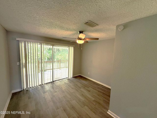 1136 KNOLL Drive W, Jacksonville, FL 32221