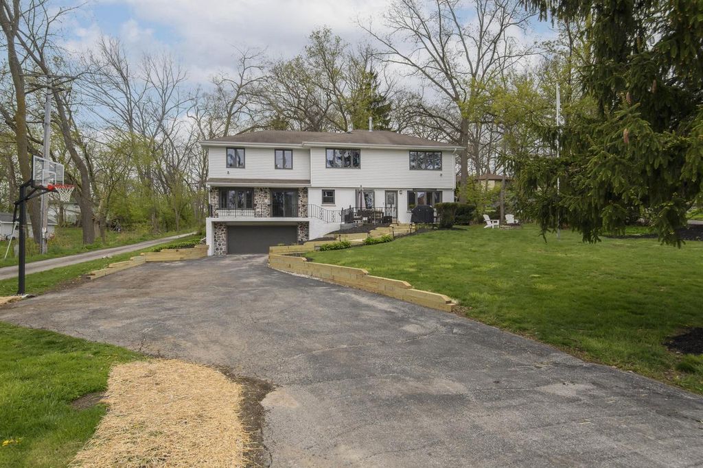935 124th STREET, Elm Grove, WI 53122