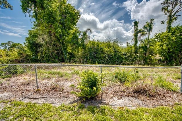 8524 Dartmouth ST, Fort Myers, FL 33907