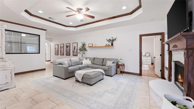 1840 Green Briar Drive, Huntsville, TX 77340
