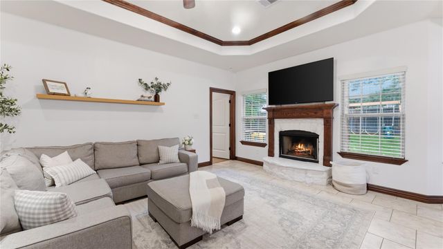 1840 Green Briar Drive, Huntsville, TX 77340