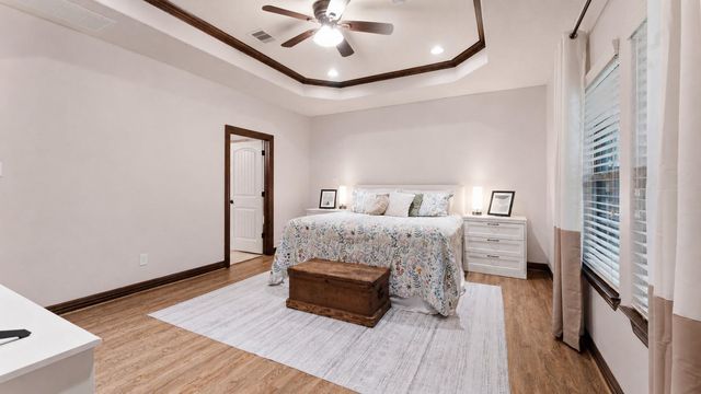 1840 Green Briar Drive, Huntsville, TX 77340