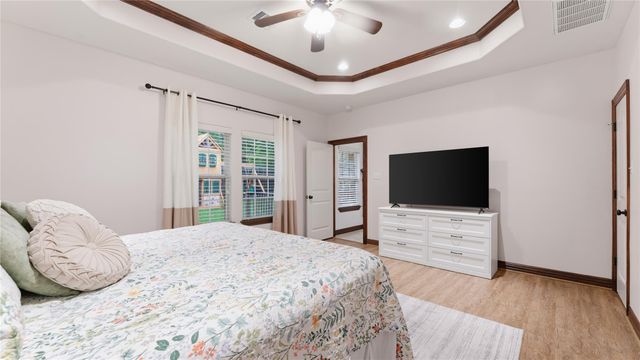 1840 Green Briar Drive, Huntsville, TX 77340