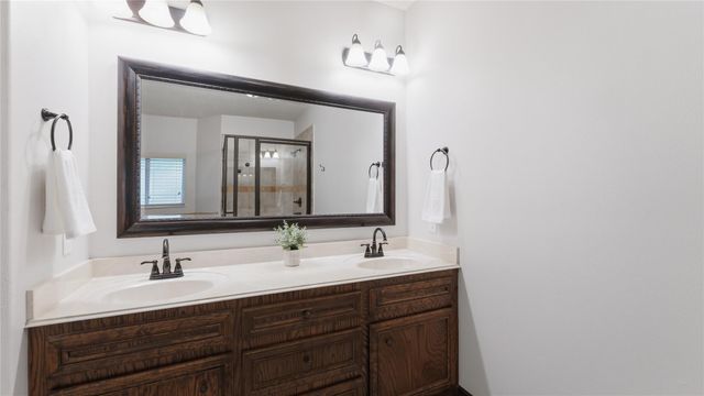 1840 Green Briar Drive, Huntsville, TX 77340