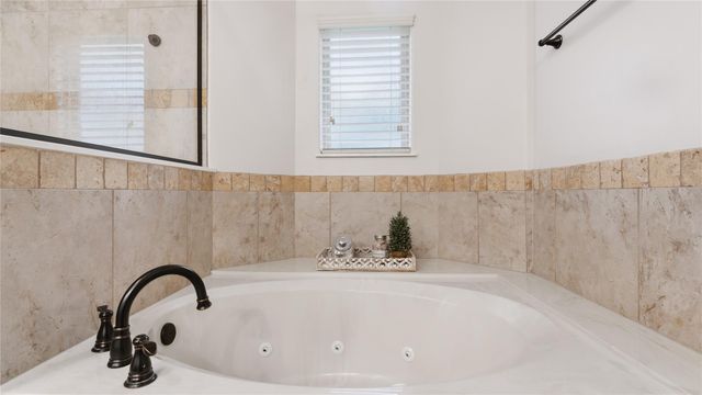 1840 Green Briar Drive, Huntsville, TX 77340