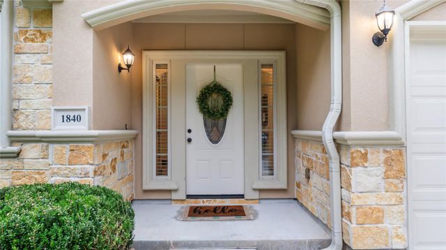 1840 Green Briar Drive, Huntsville, TX 77340