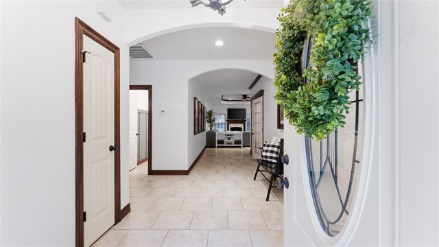1840 Green Briar Drive, Huntsville, TX 77340