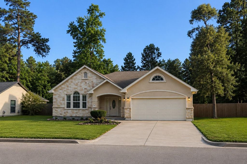 1840 Green Briar Drive, Huntsville, TX 77340