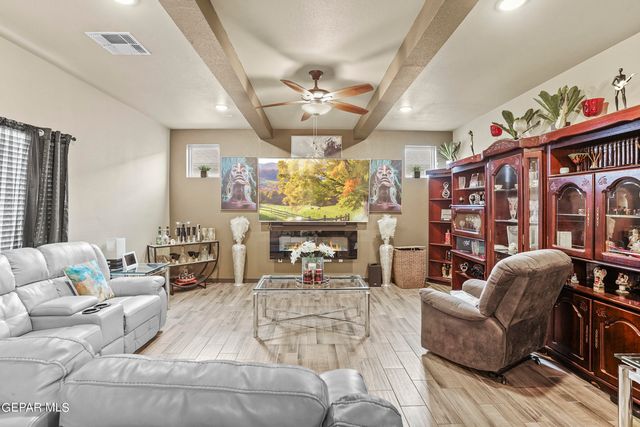 1742 BREEDER CUP Way, El Paso, TX 79928