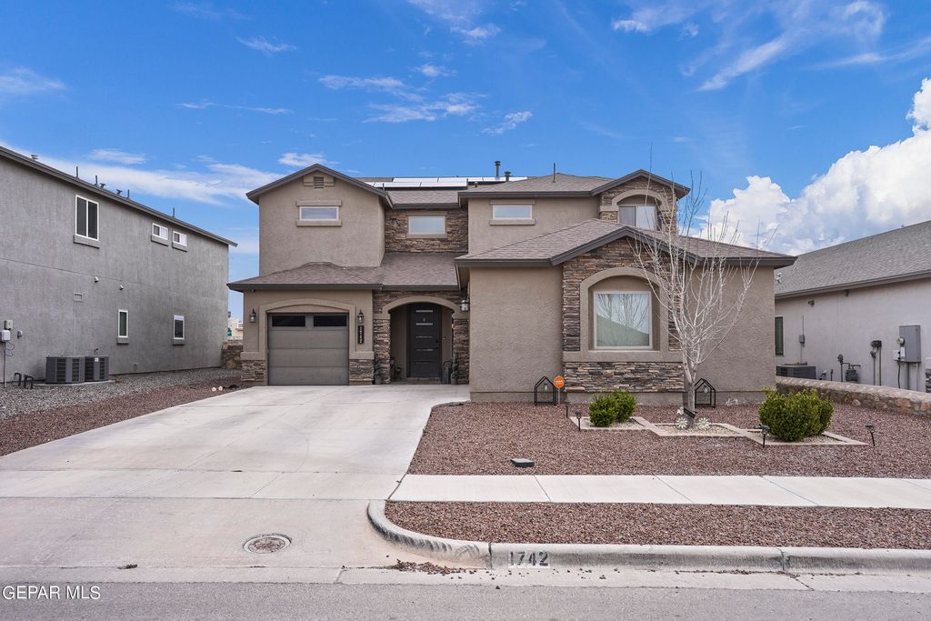 1742 BREEDER CUP Way, El Paso, TX 79928