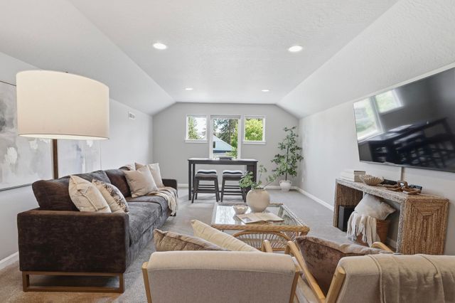 9021 N Rosebury Ln, Spokane, WA 99208