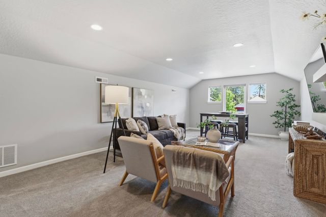 9021 N Rosebury Ln, Spokane, WA 99208