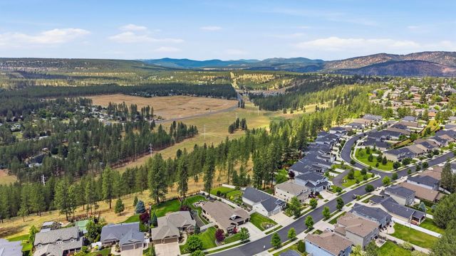 9021 N Rosebury Ln, Spokane, WA 99208
