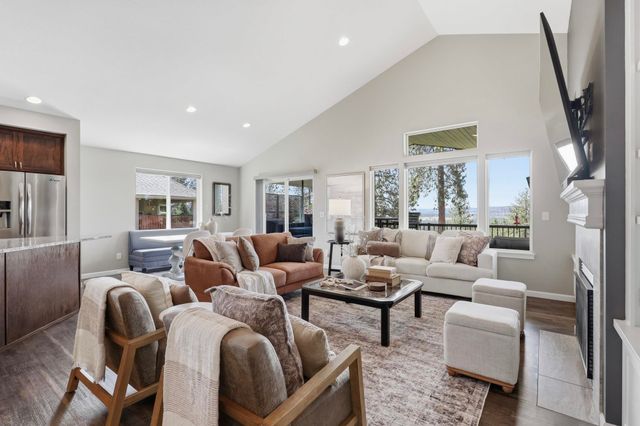 9021 N Rosebury Ln, Spokane, WA 99208
