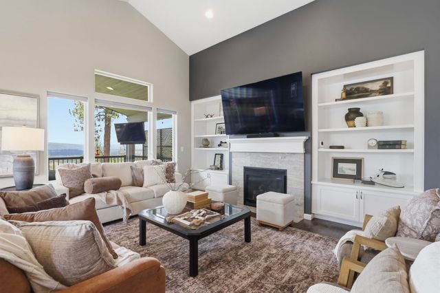9021 N Rosebury Ln, Spokane, WA 99208