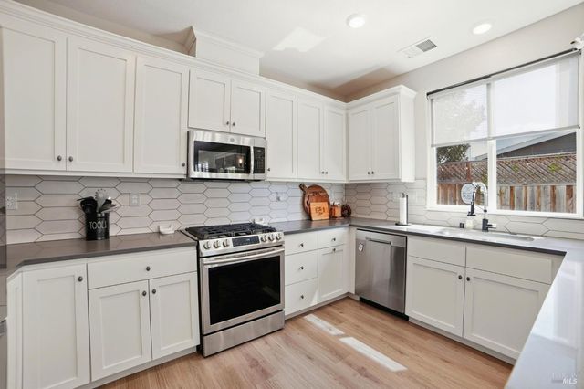 7750 Wildrose Way, Rohnert Park, CA 94928