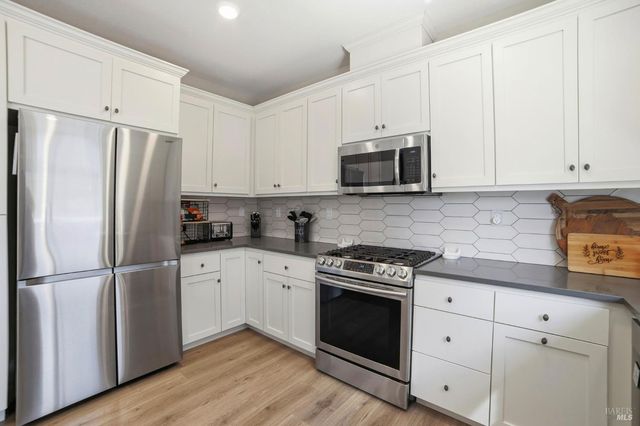 7750 Wildrose Way, Rohnert Park, CA 94928