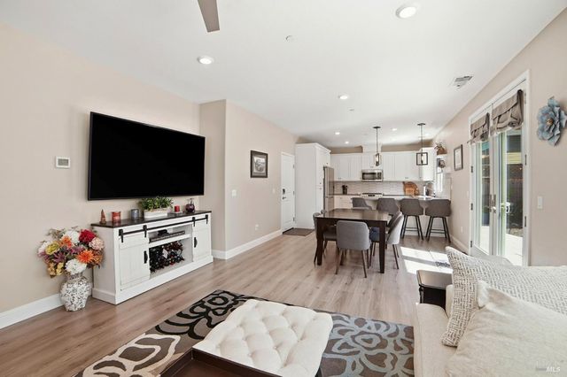 7750 Wildrose Way, Rohnert Park, CA 94928