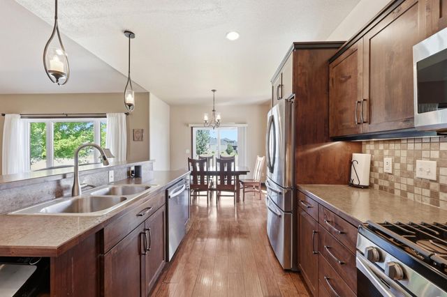 168 30th Avenue E, West Fargo, ND 58078