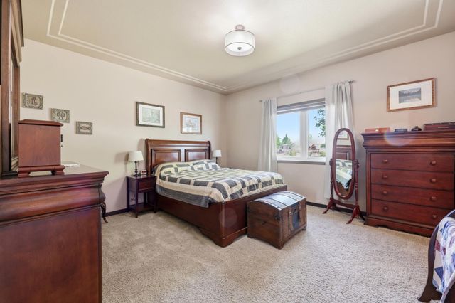 168 30th Avenue E, West Fargo, ND 58078