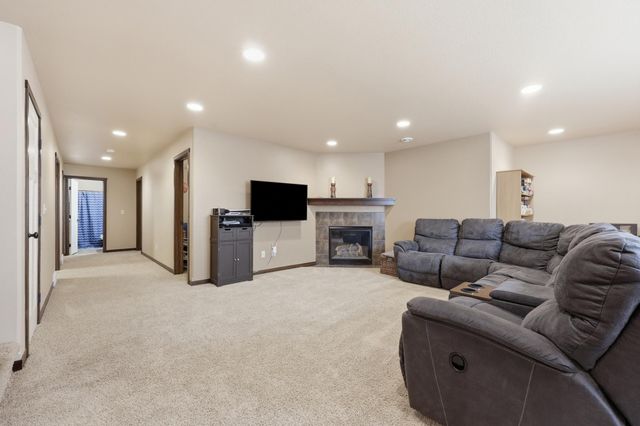168 30th Avenue E, West Fargo, ND 58078